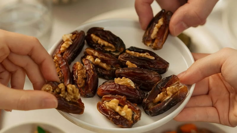 خرما پیارم با مغز گردو گوشتی مخصوص پذیرایی